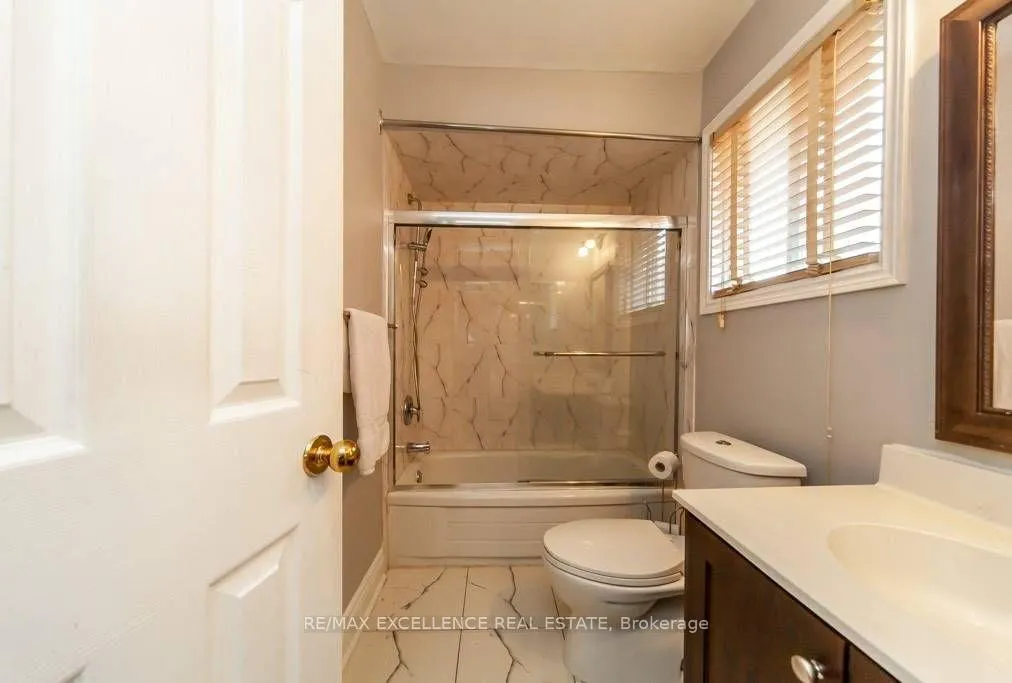 Photo 13 of 30 Ballycastle Crescent, Brampton, Heart Lake West — HOMEH