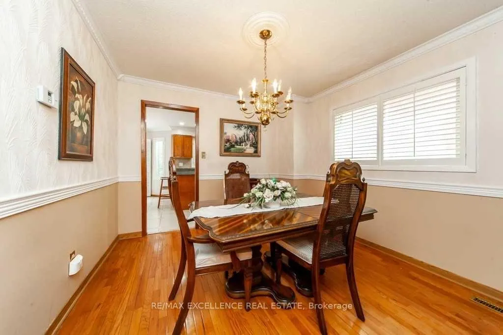Photo 21 of 30 Ballycastle Crescent, Brampton, Heart Lake West — HOMEH