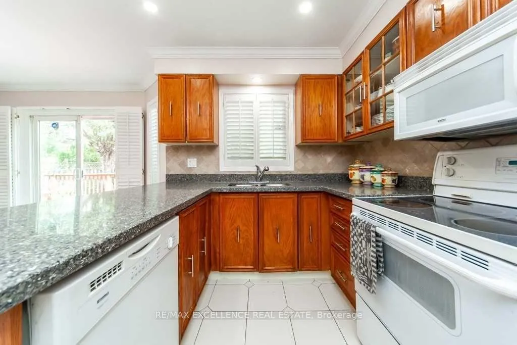 Photo 24 of 30 Ballycastle Crescent, Brampton, Heart Lake West — HOMEH