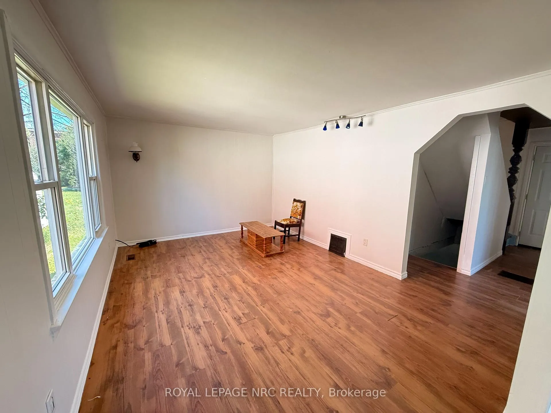Photo 3 of 6411 Mcleod Road, Niagara Falls, Arad/Fallsview — HOMEH