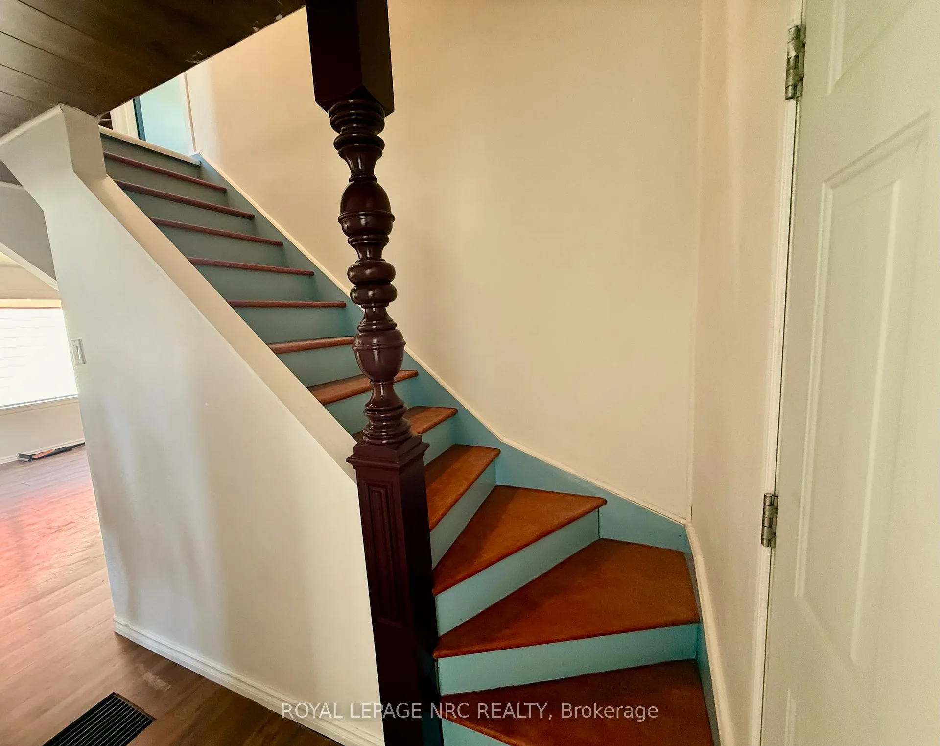 Photo 5 of 6411 Mcleod Road, Niagara Falls, Arad/Fallsview — HOMEH