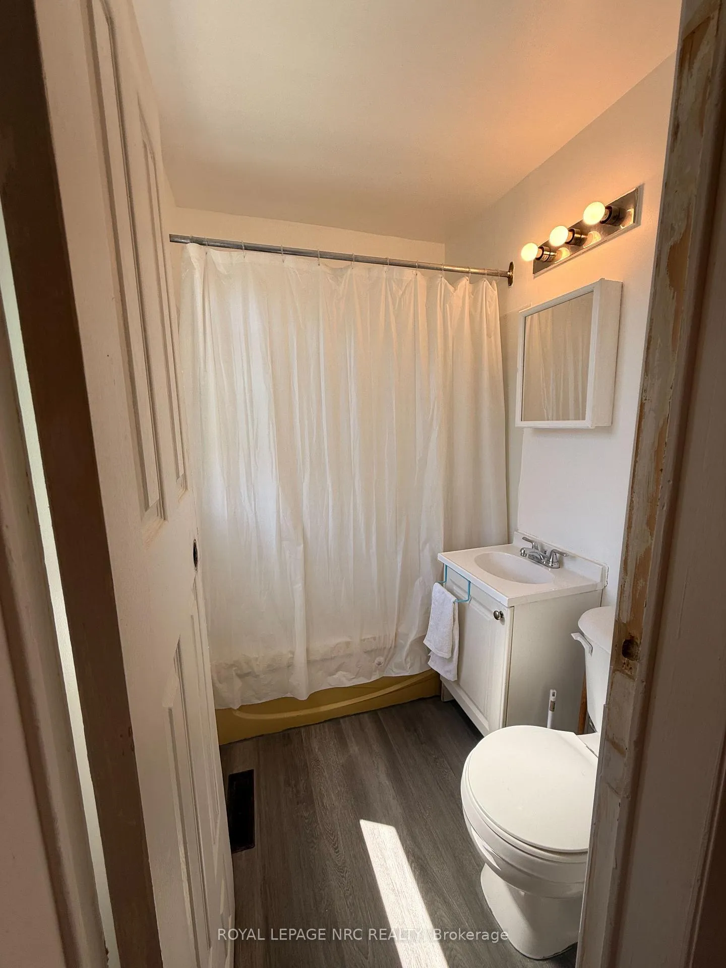 Photo 10 of 6411 Mcleod Road, Niagara Falls, Arad/Fallsview — HOMEH
