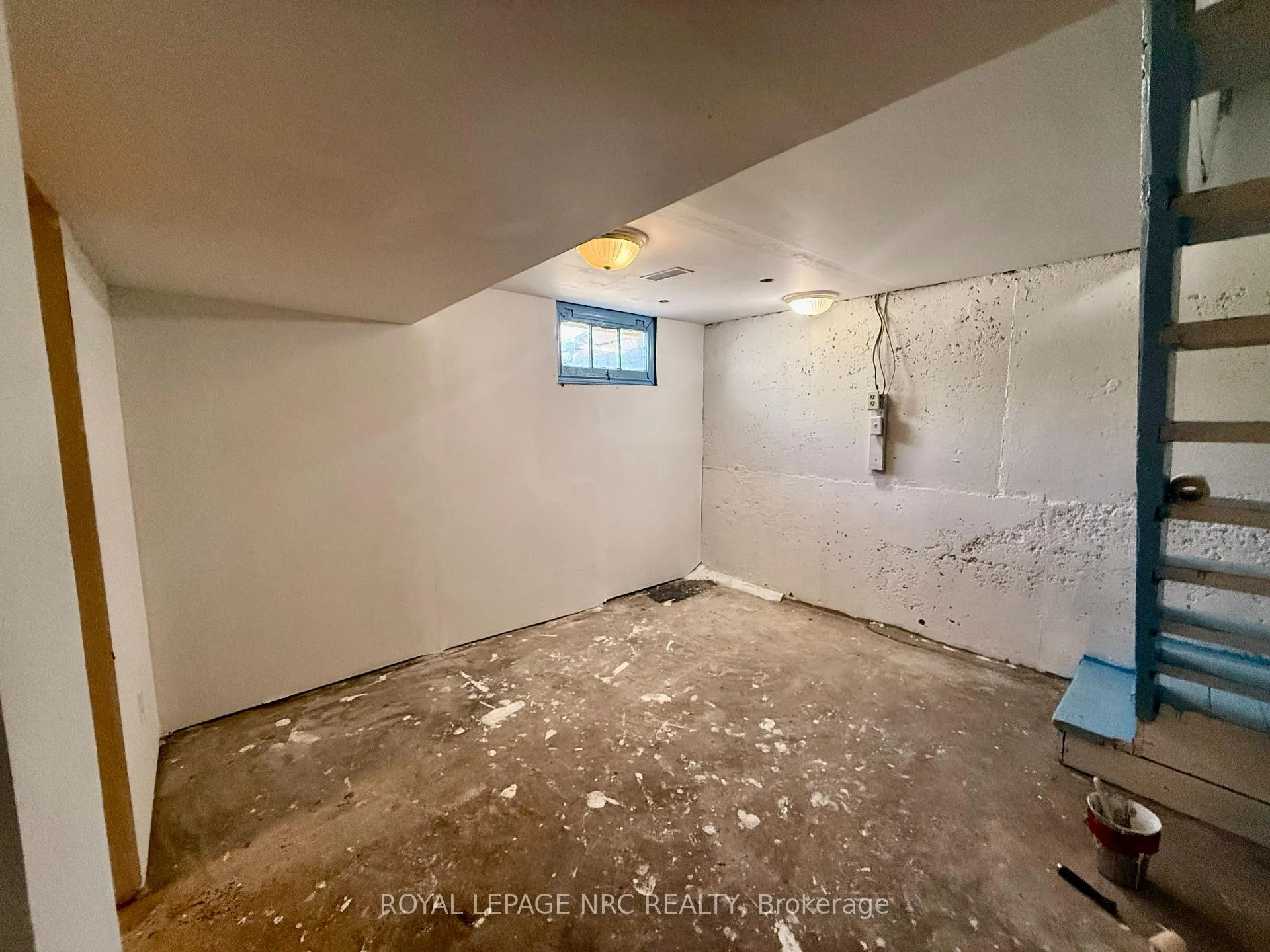 Photo 16 of 6411 Mcleod Road, Niagara Falls, Arad/Fallsview — HOMEH