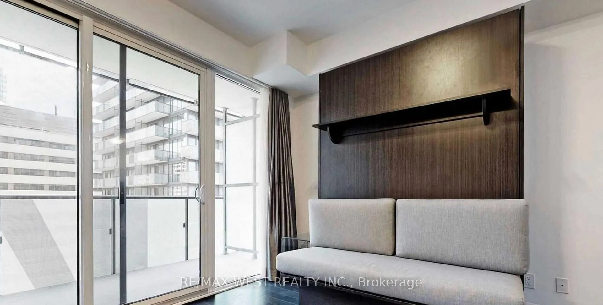 Front of Unit 3210, 65 St Mary Street
