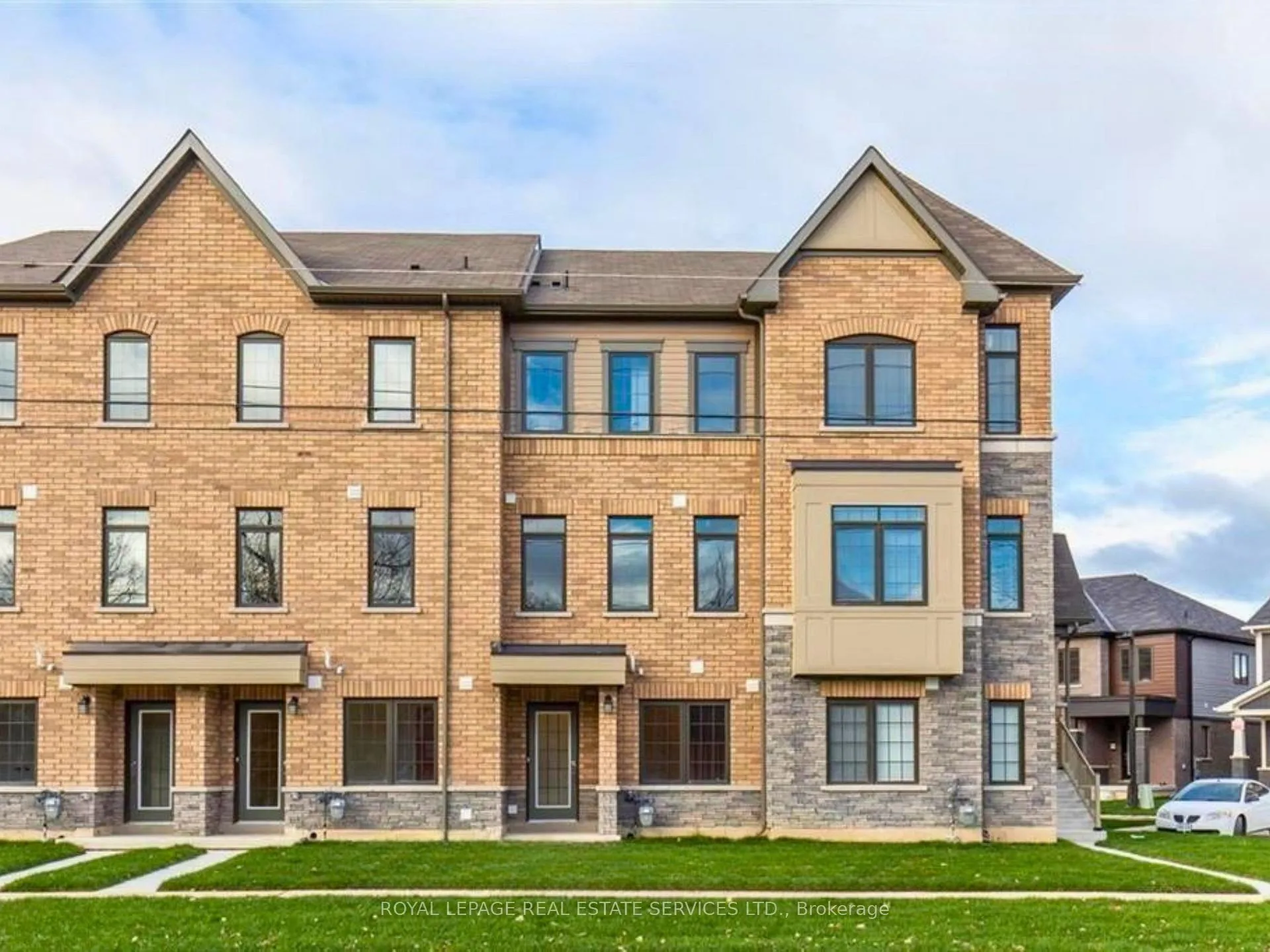 Photo 1 of 8317 Mulberry Drive, Niagara Falls, Brown — HOMEH