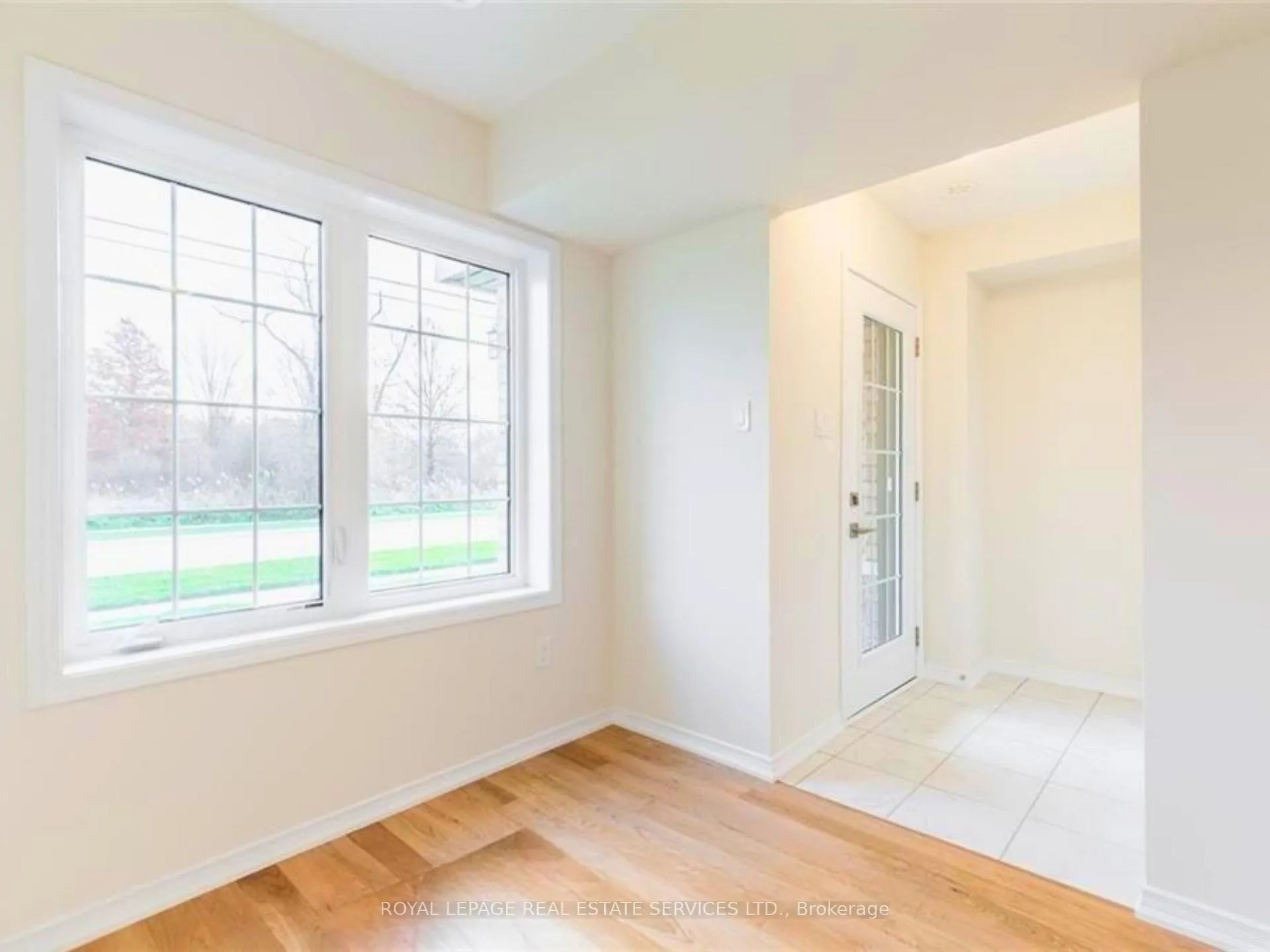 Photo 6 of 8317 Mulberry Drive, Niagara Falls, Brown — HOMEH