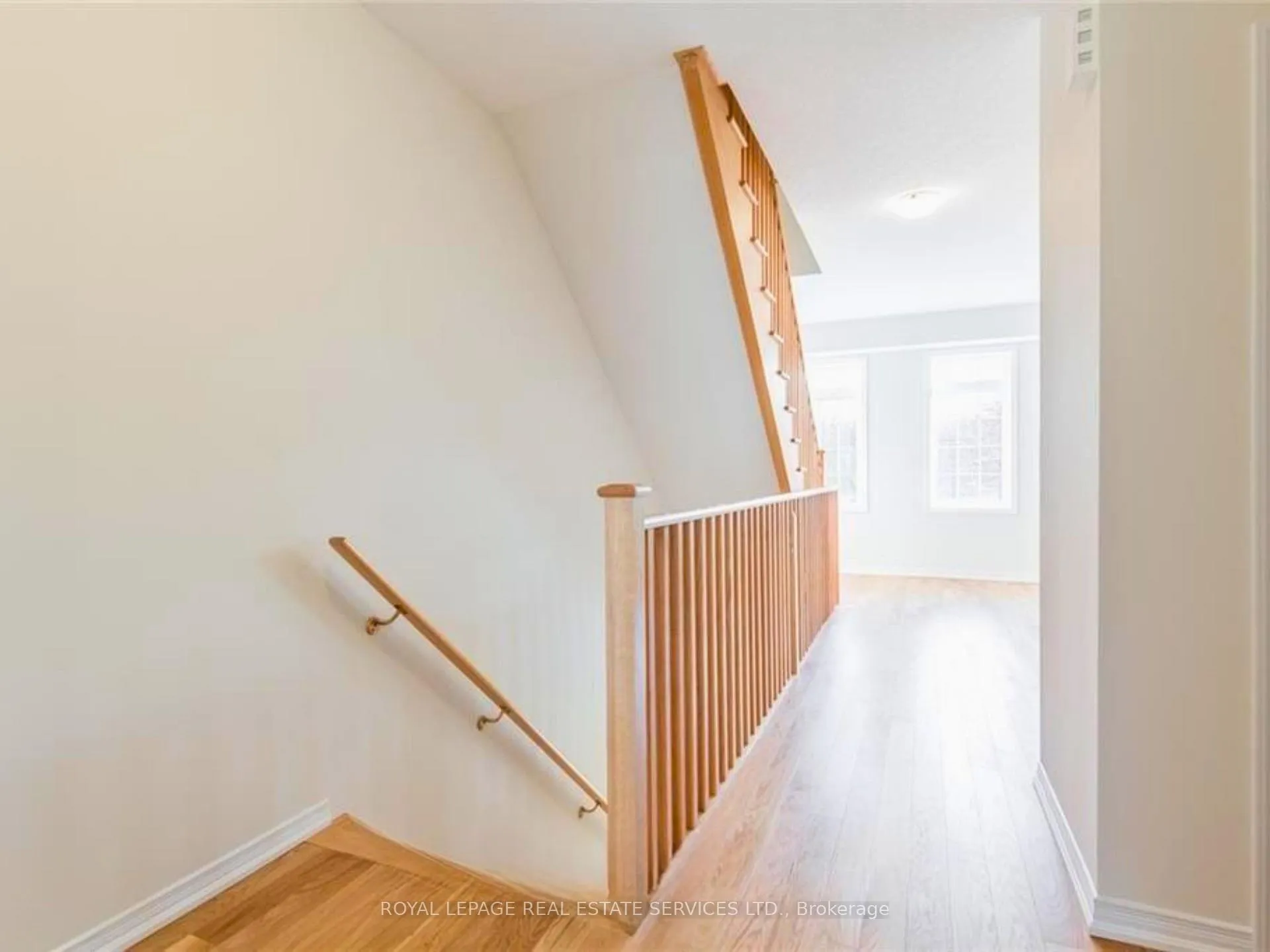 Photo 10 of 8317 Mulberry Drive, Niagara Falls, Brown — HOMEH