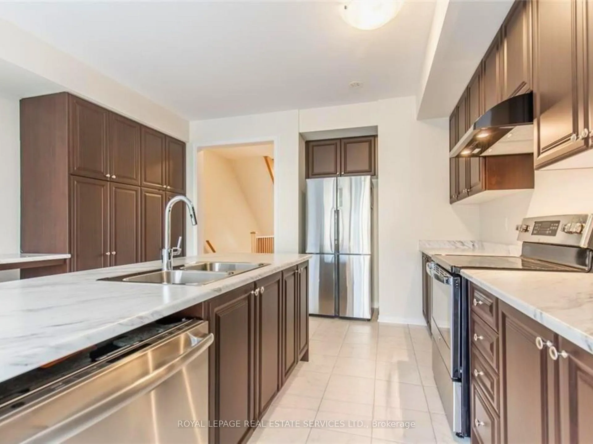Photo 13 of 8317 Mulberry Drive, Niagara Falls, Brown — HOMEH