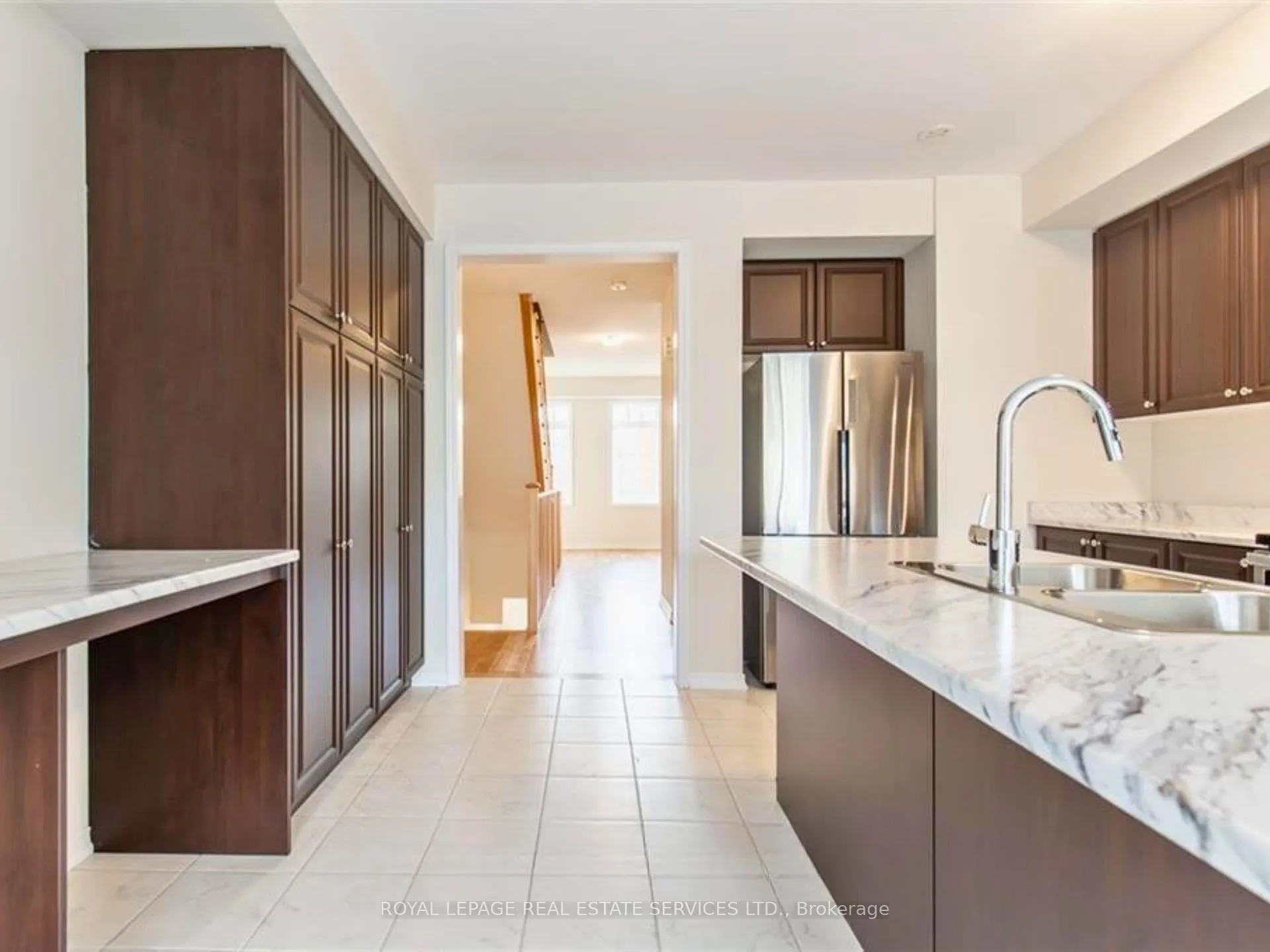 Photo 14 of 8317 Mulberry Drive, Niagara Falls, Brown — HOMEH