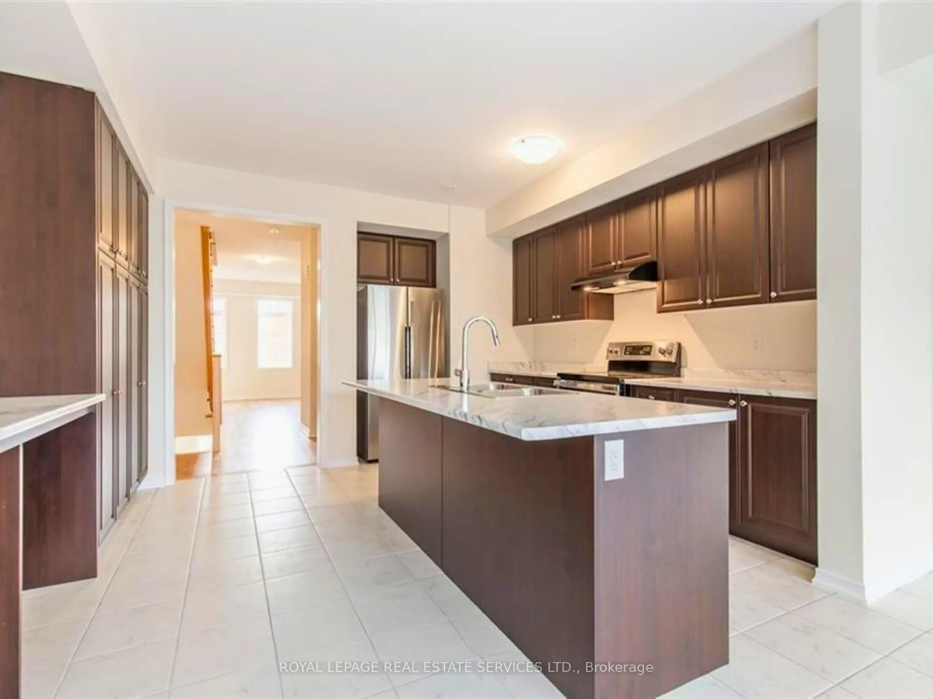 Photo 15 of 8317 Mulberry Drive, Niagara Falls, Brown — HOMEH