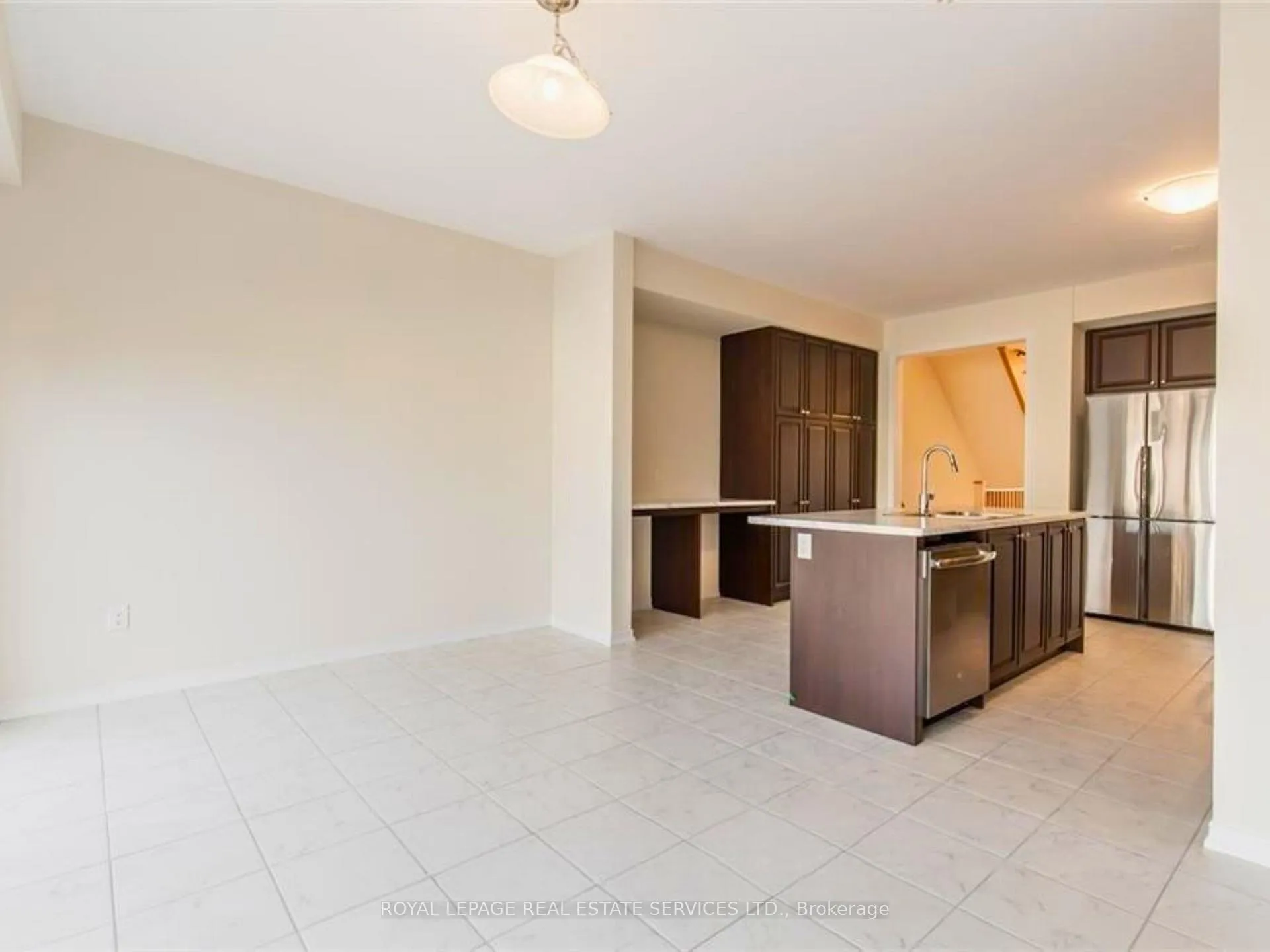 Photo 16 of 8317 Mulberry Drive, Niagara Falls, Brown — HOMEH