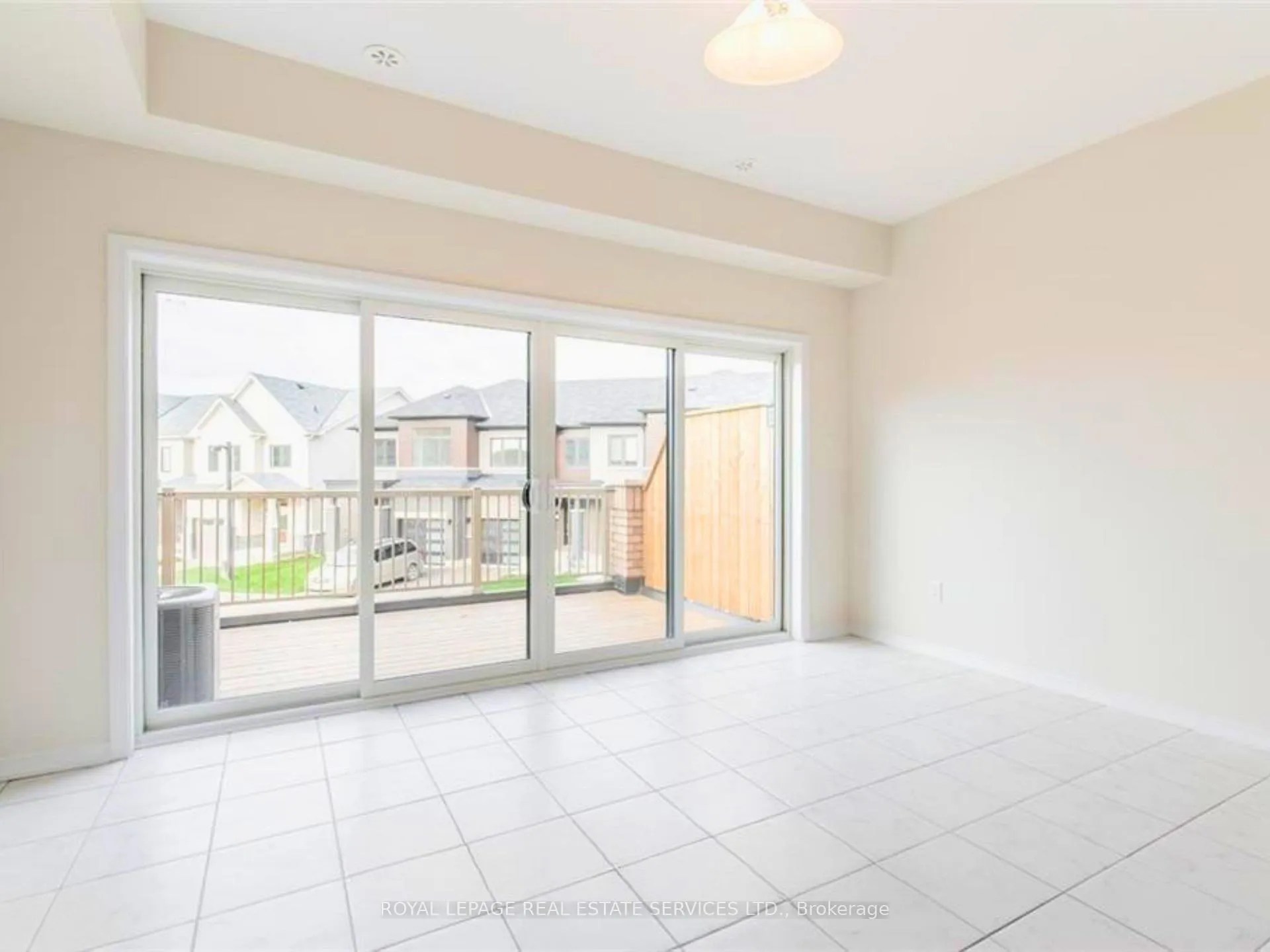 Photo 19 of 8317 Mulberry Drive, Niagara Falls, Brown — HOMEH