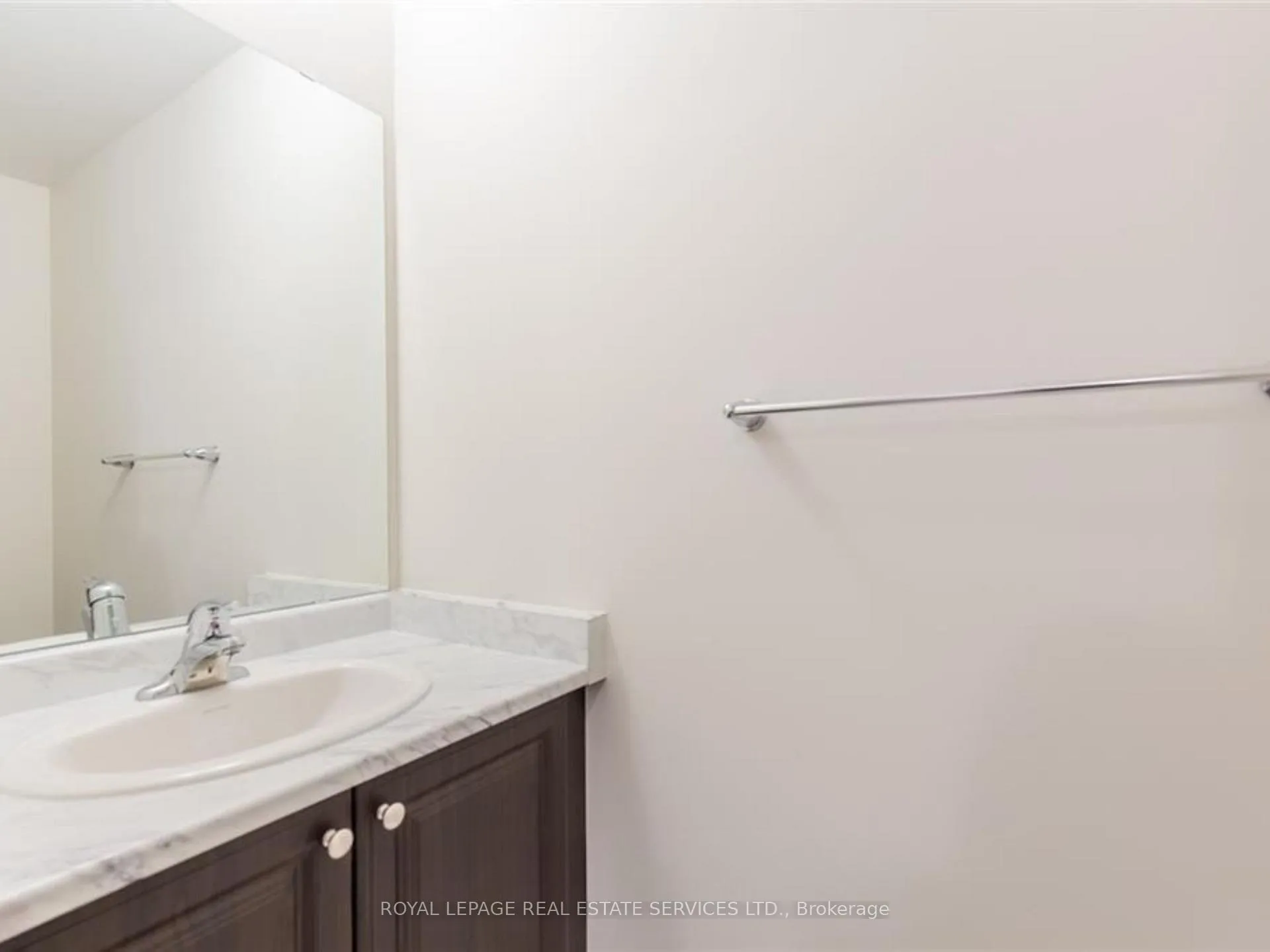 Photo 20 of 8317 Mulberry Drive, Niagara Falls, Brown — HOMEH