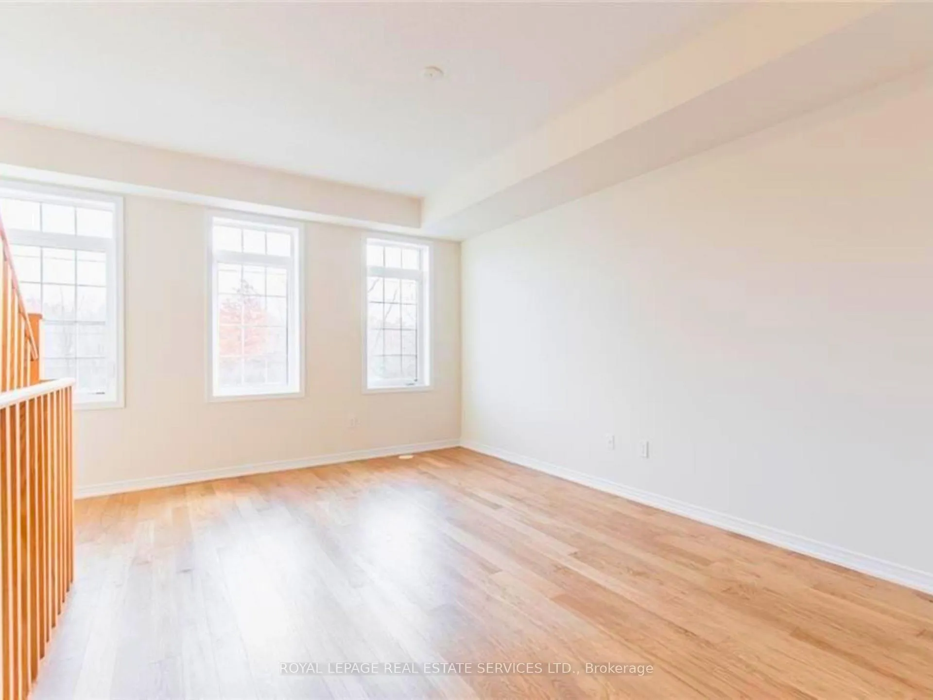 Photo 22 of 8317 Mulberry Drive, Niagara Falls, Brown — HOMEH