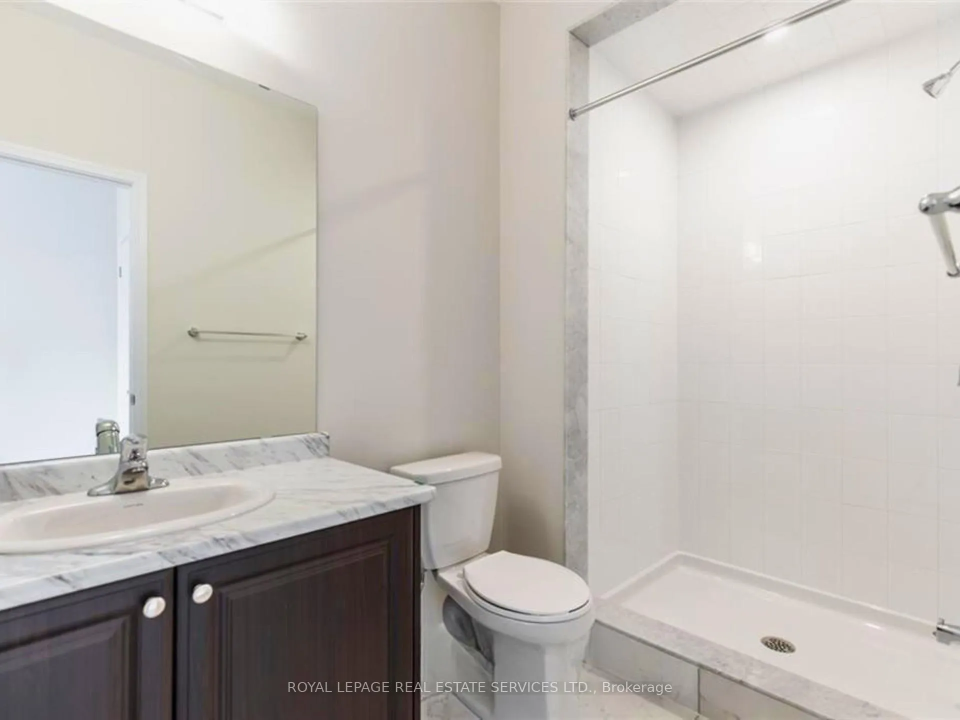 Photo 27 of 8317 Mulberry Drive, Niagara Falls, Brown — HOMEH