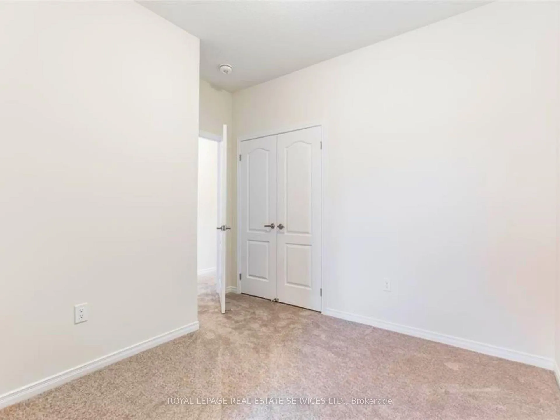 Photo 28 of 8317 Mulberry Drive, Niagara Falls, Brown — HOMEH