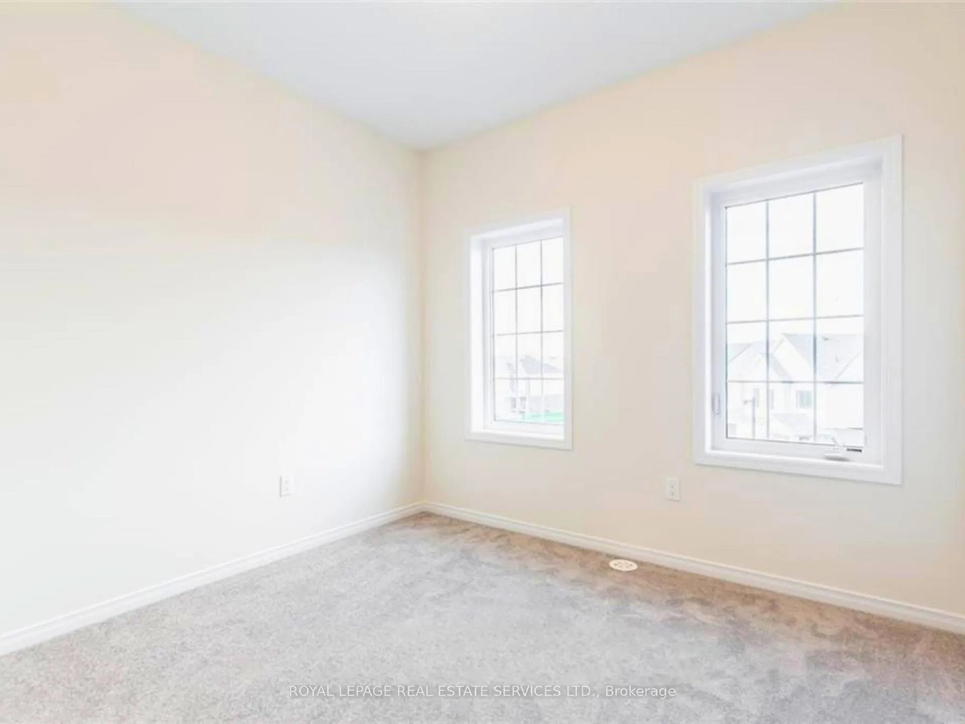 Photo 34 of 8317 Mulberry Drive, Niagara Falls, Brown — HOMEH