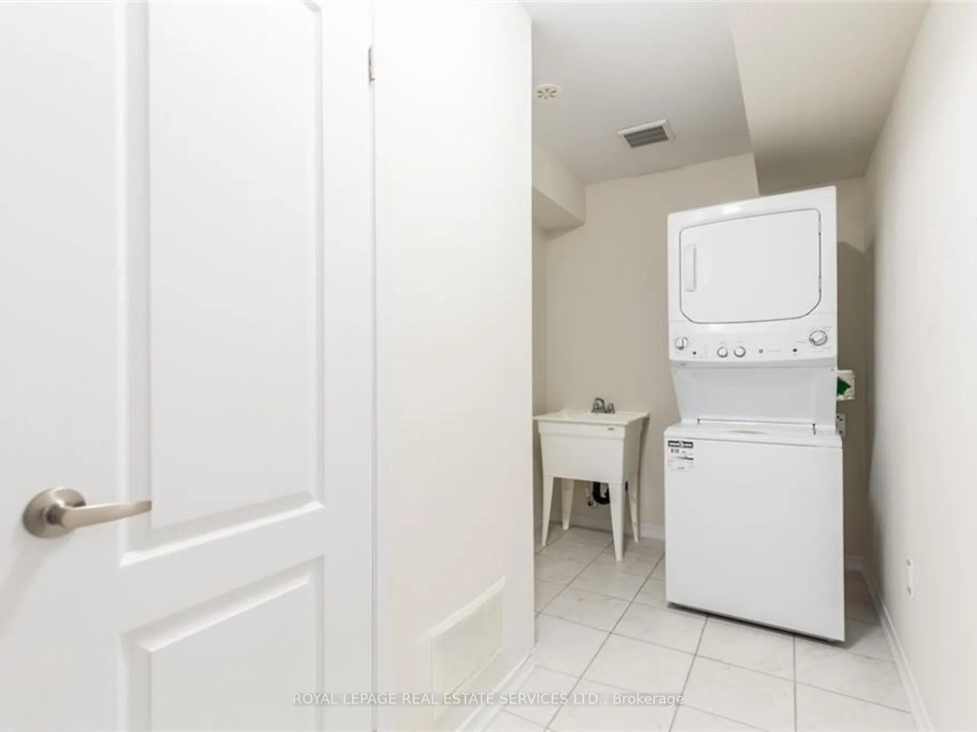 Photo 35 of 8317 Mulberry Drive, Niagara Falls, Brown — HOMEH