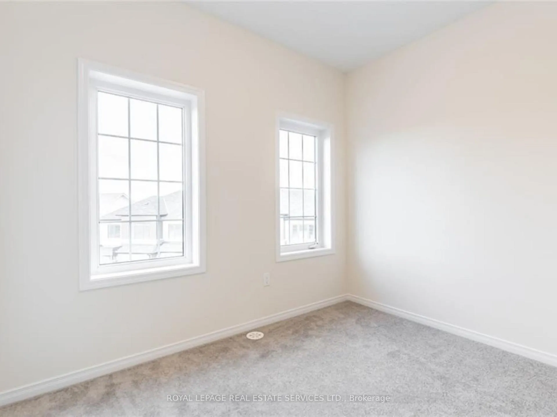 Photo 36 of 8317 Mulberry Drive, Niagara Falls, Brown — HOMEH