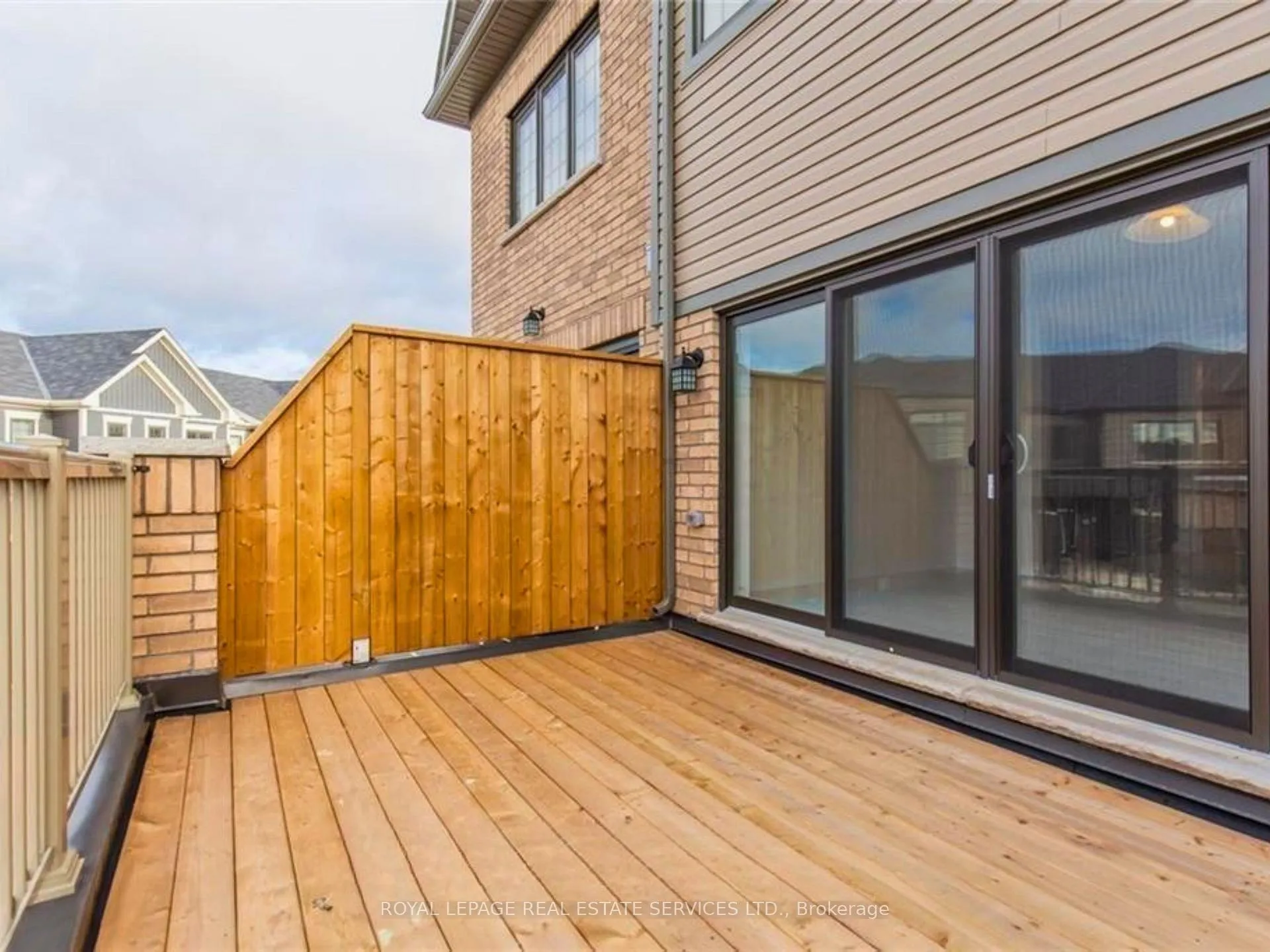 Photo 37 of 8317 Mulberry Drive, Niagara Falls, Brown — HOMEH