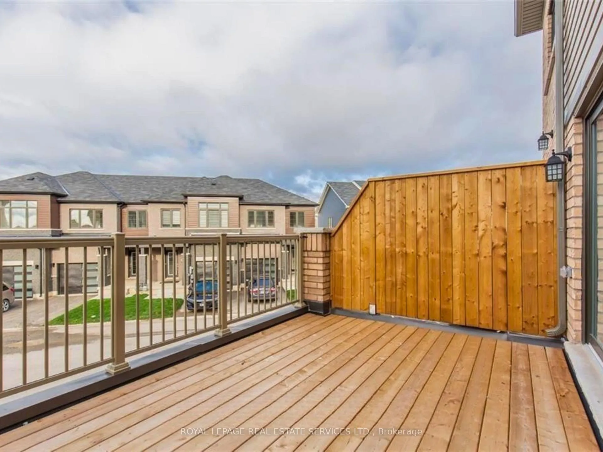Photo 38 of 8317 Mulberry Drive, Niagara Falls, Brown — HOMEH