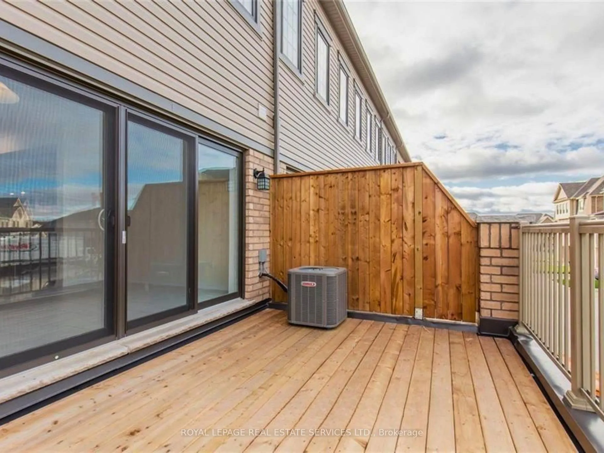 Photo 40 of 8317 Mulberry Drive, Niagara Falls, Brown — HOMEH