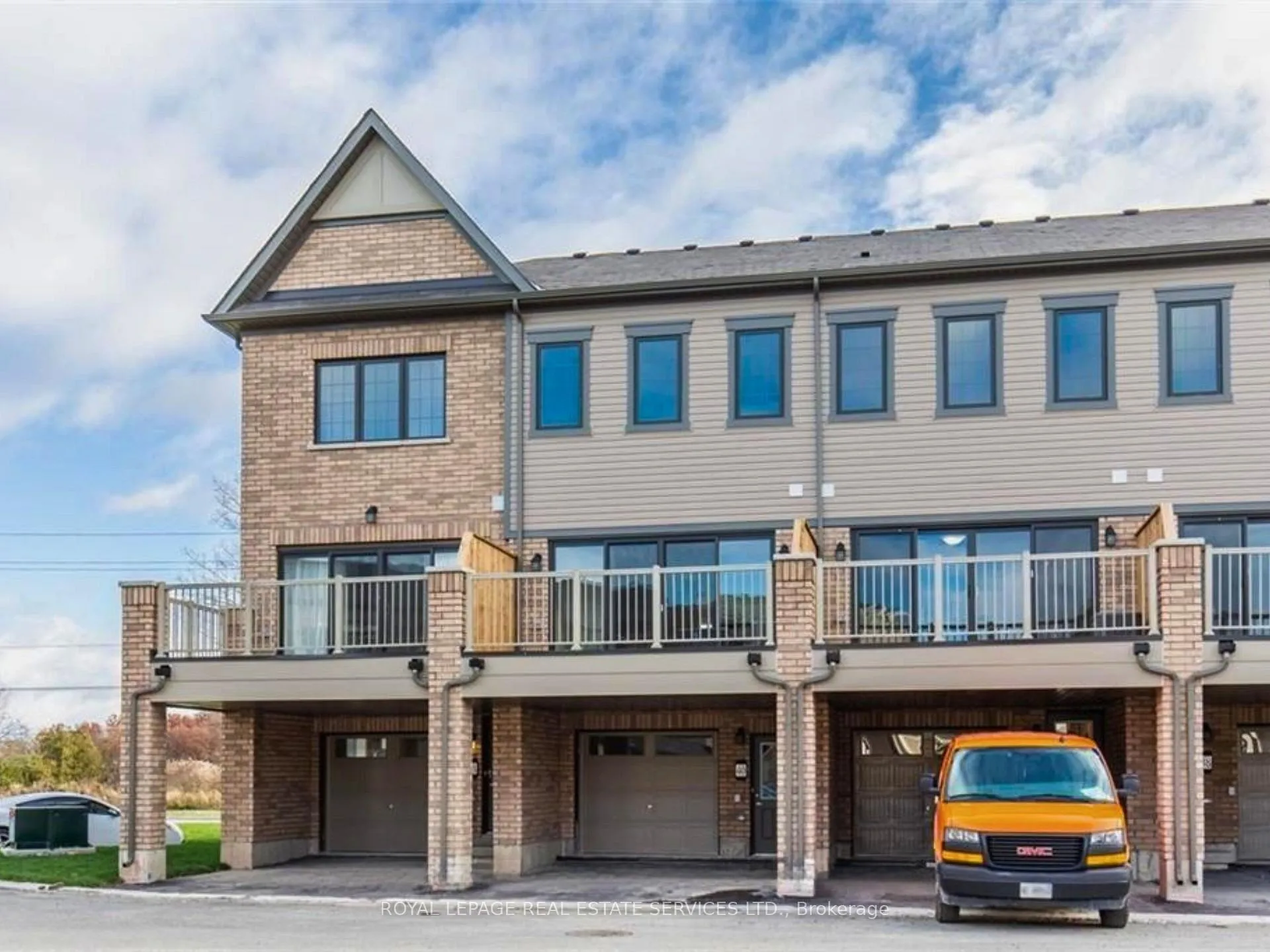 Photo 41 of 8317 Mulberry Drive, Niagara Falls, Brown — HOMEH