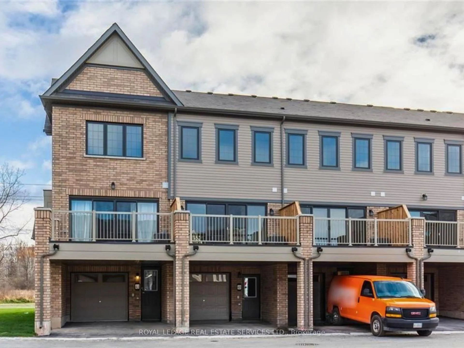Photo 42 of 8317 Mulberry Drive, Niagara Falls, Brown — HOMEH