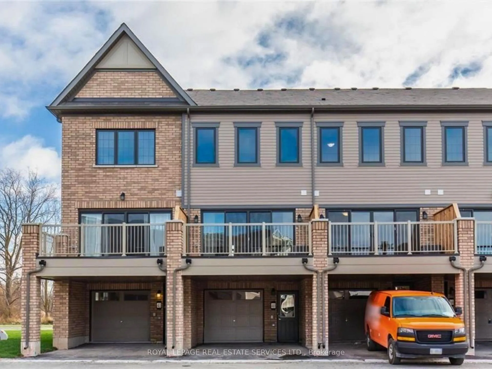 Photo 43 of 8317 Mulberry Drive, Niagara Falls, Brown — HOMEH