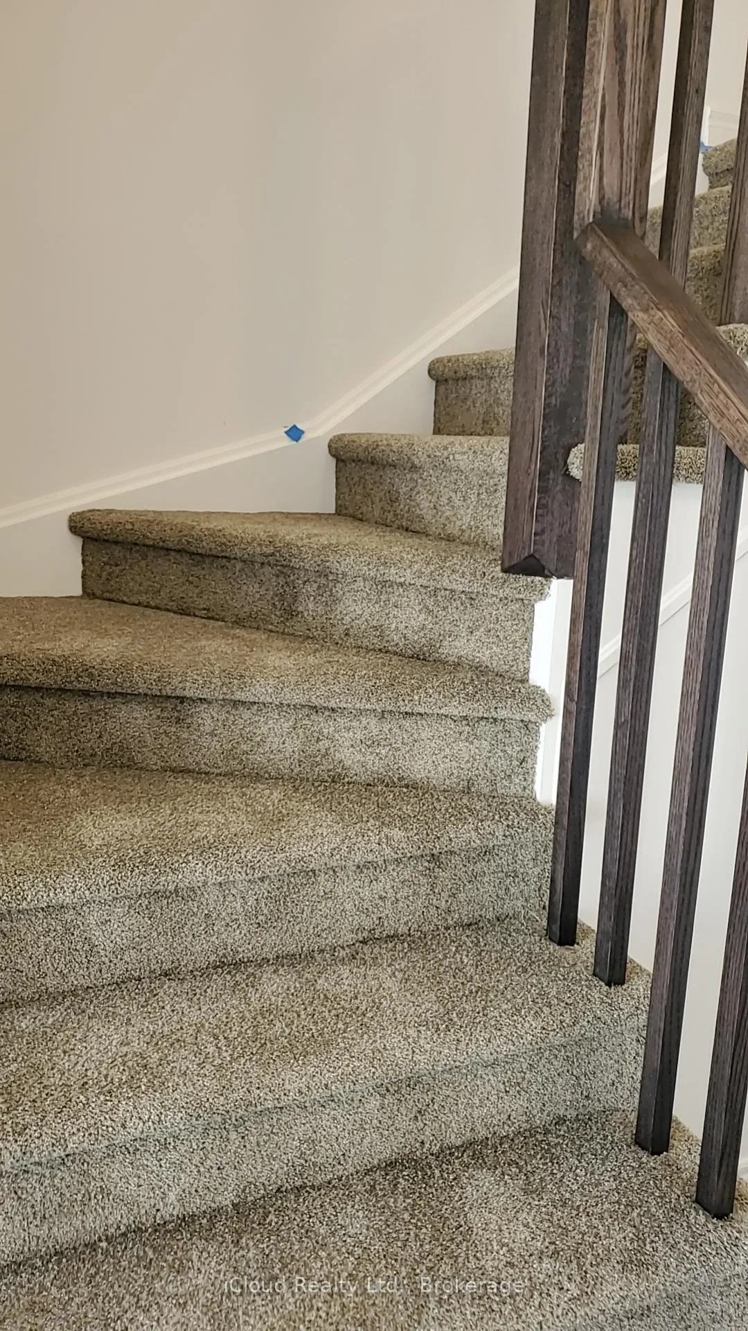 Photo 5 of 120 Court Drive, Brant, Paris — HOMEH