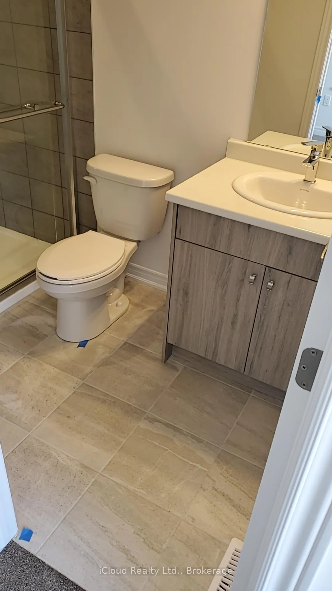 Photo 8 of 120 Court Drive, Brant, Paris — HOMEH