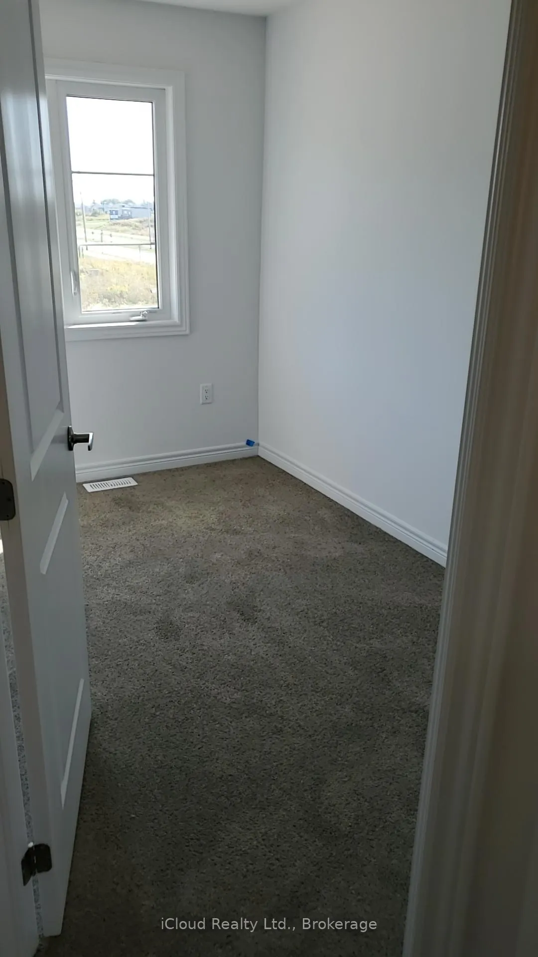 Photo 9 of 120 Court Drive, Brant, Paris — HOMEH