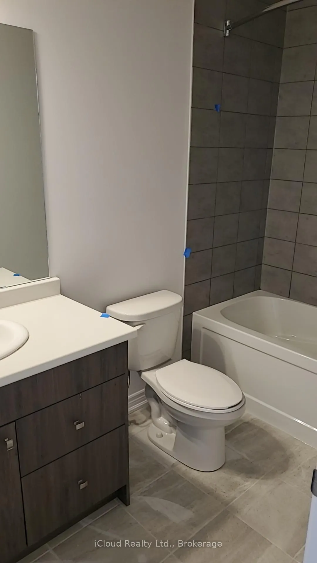 Photo 10 of 120 Court Drive, Brant, Paris — HOMEH