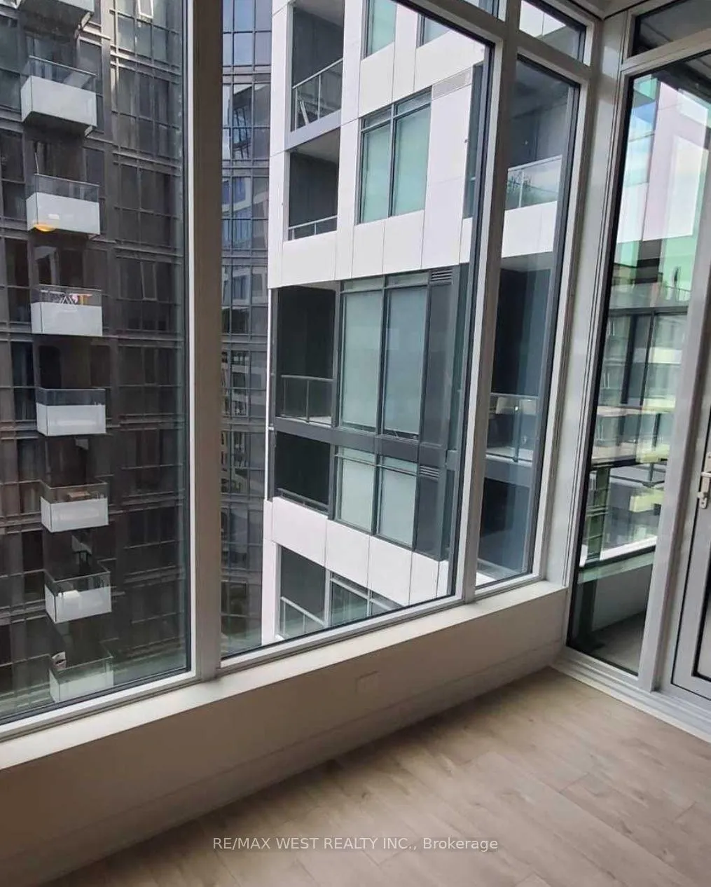 Photo 2 of Unit 827, 576 Front St W Street, Toronto, Waterfront Communities — HOMEH
