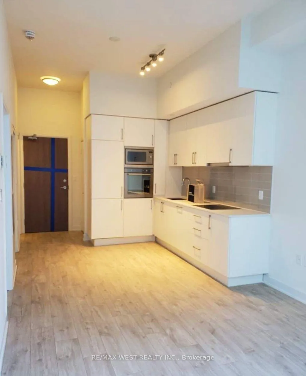 Photo 3 of Unit 827, 576 Front St W Street, Toronto, Waterfront Communities — HOMEH
