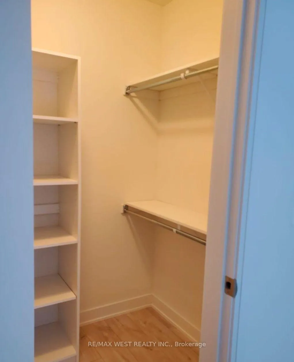 Photo 5 of Unit 827, 576 Front St W Street, Toronto, Waterfront Communities — HOMEH
