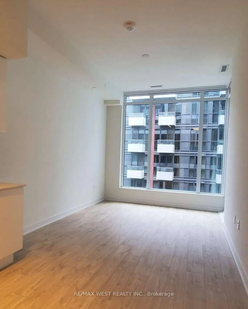 Photo 6 of Unit 827, 576 Front St W Street, Toronto, Waterfront Communities — HOMEH