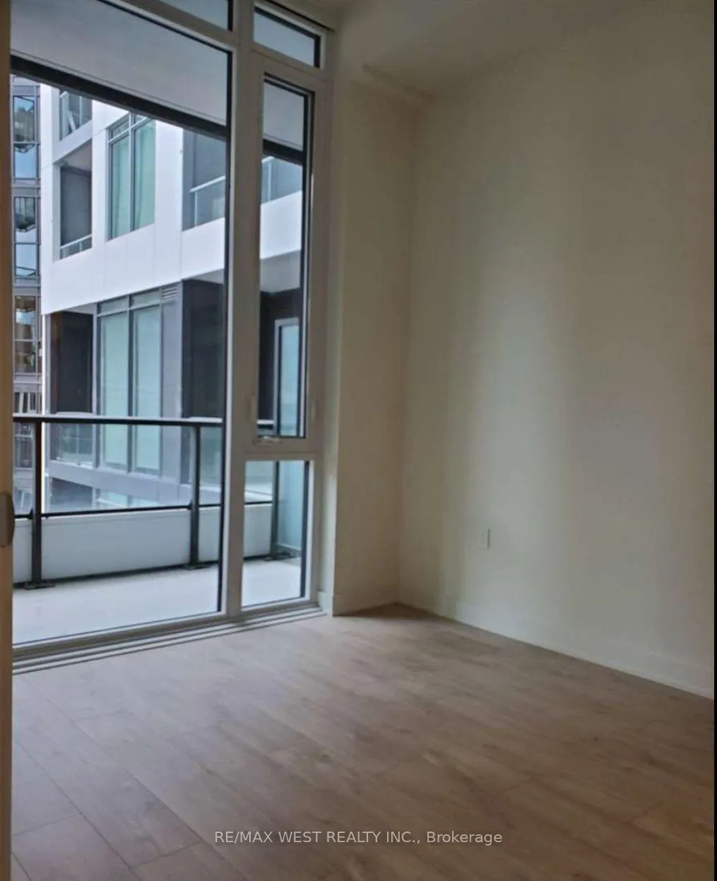 Photo 8 of Unit 827, 576 Front St W Street, Toronto, Waterfront Communities — HOMEH