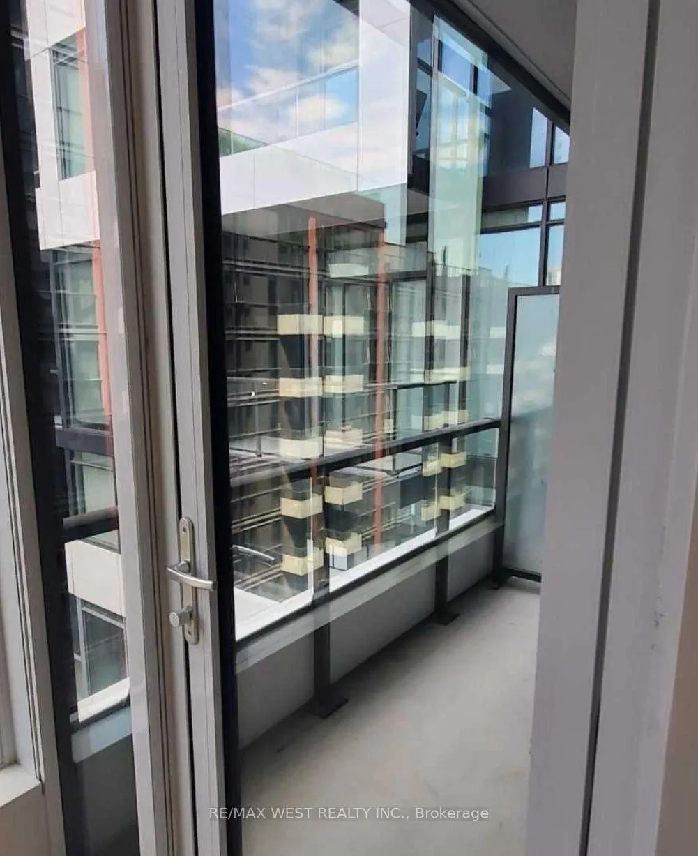 Photo 9 of Unit 827, 576 Front St W Street, Toronto, Waterfront Communities — HOMEH