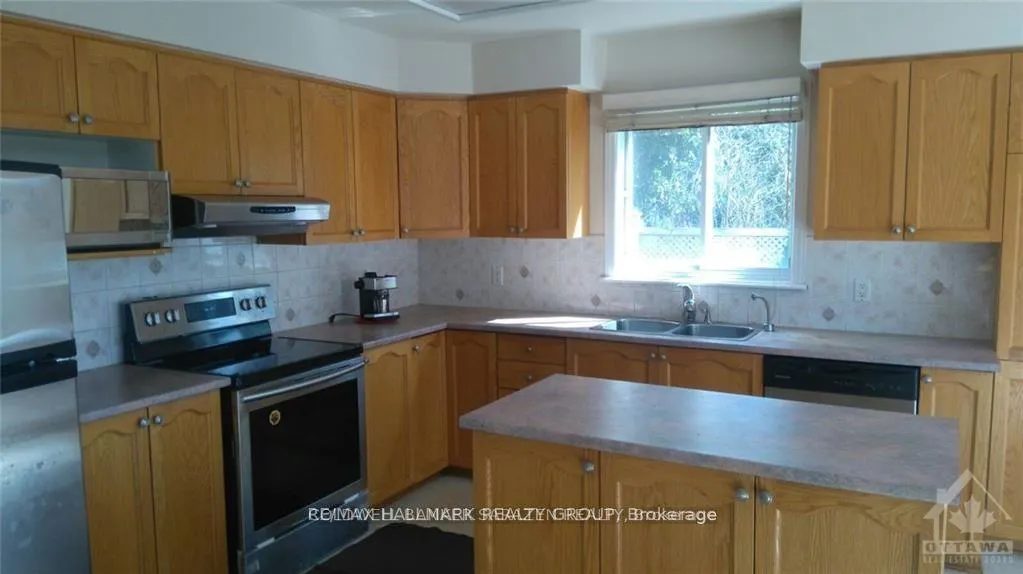 Photo 4 of 15 Bondar Way, Ottawa, Hunt Club Park/Greenboro — HOMEH