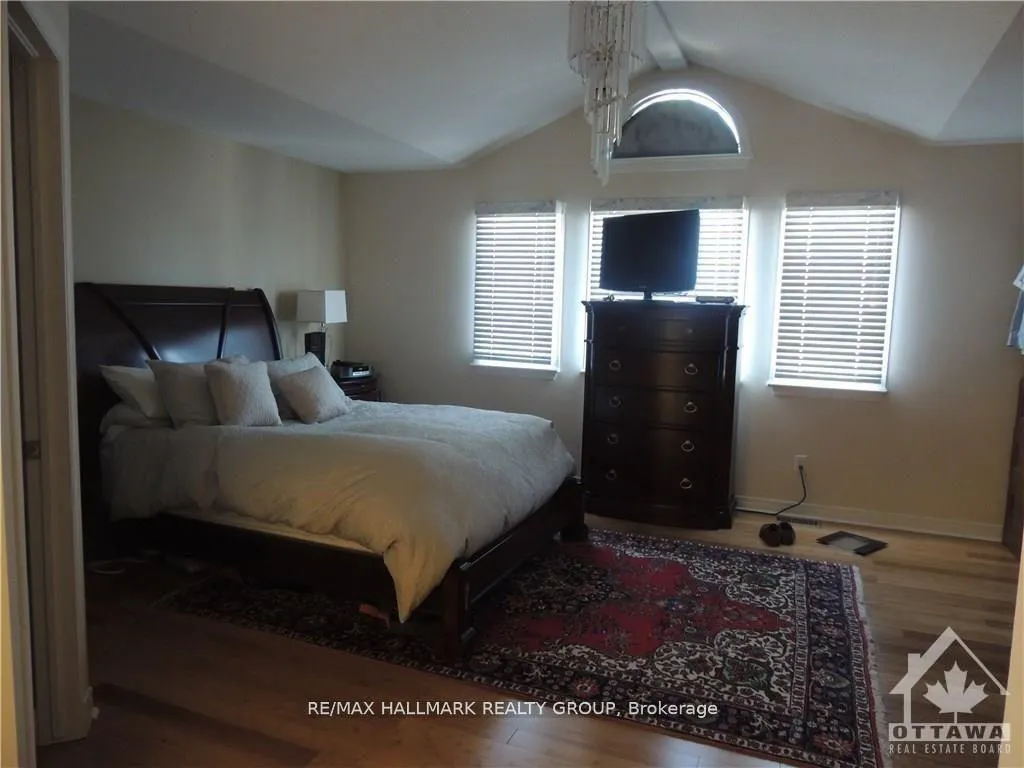Photo 8 of 15 Bondar Way, Ottawa, Hunt Club Park/Greenboro — HOMEH