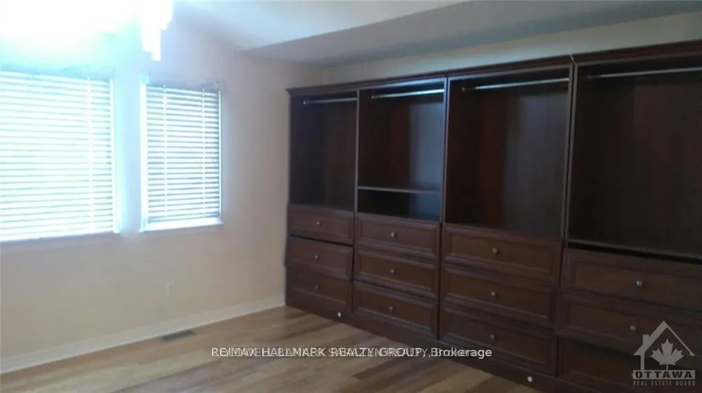 Photo 9 of 15 Bondar Way, Ottawa, Hunt Club Park/Greenboro — HOMEH