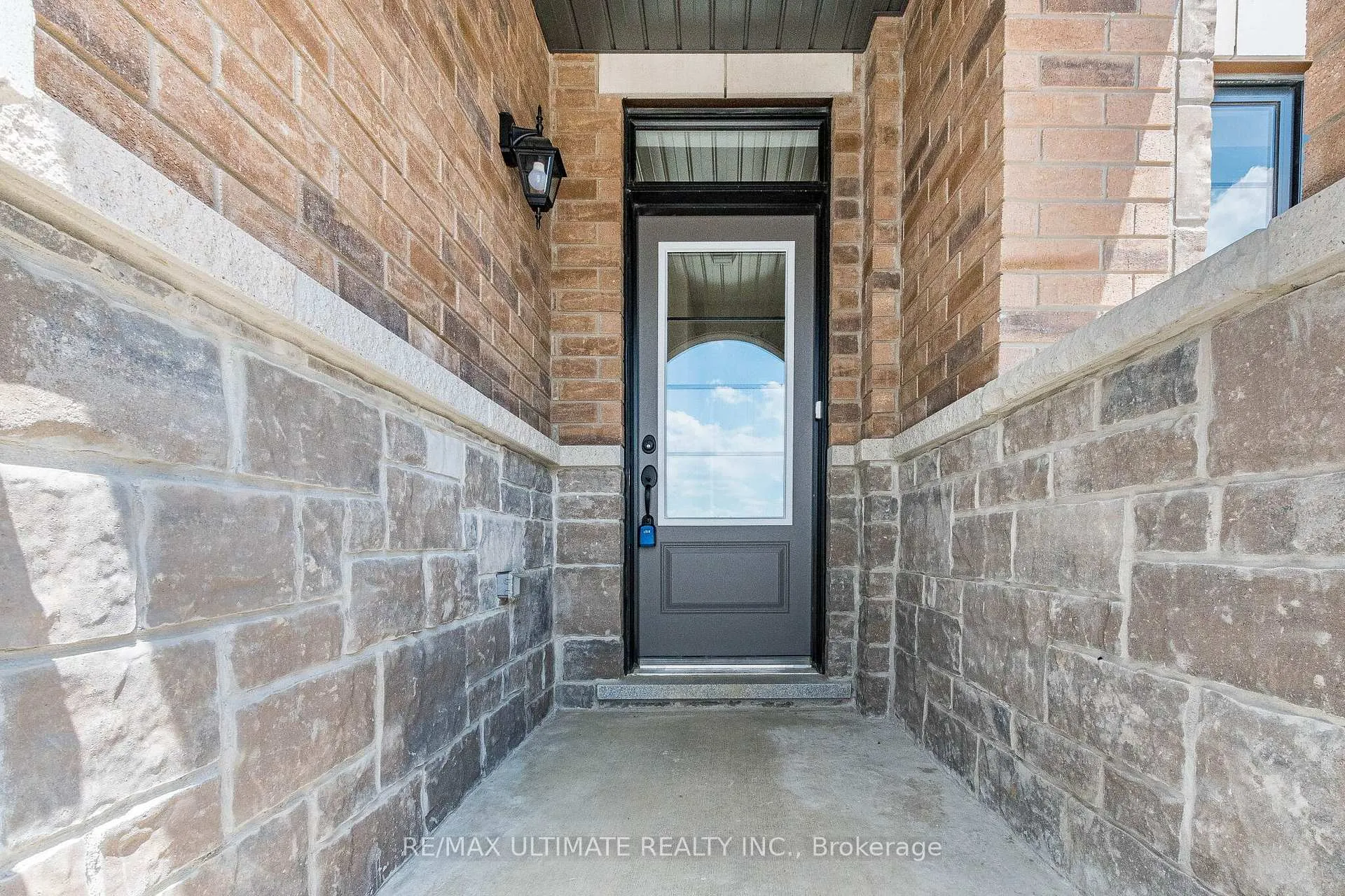 Photo 3 of 39 Sapwood Crescent, Brampton, Snelgrove — HOMEH