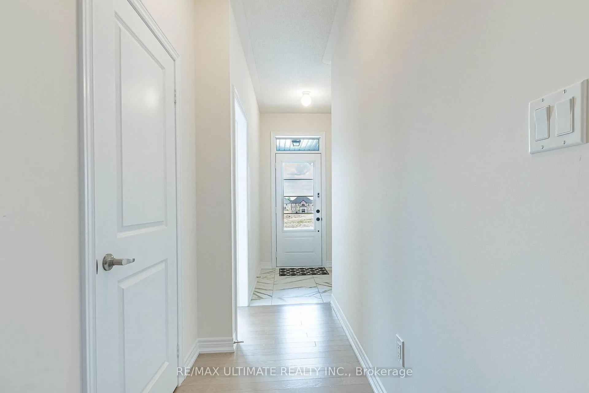 Photo 5 of 39 Sapwood Crescent, Brampton, Snelgrove — HOMEH