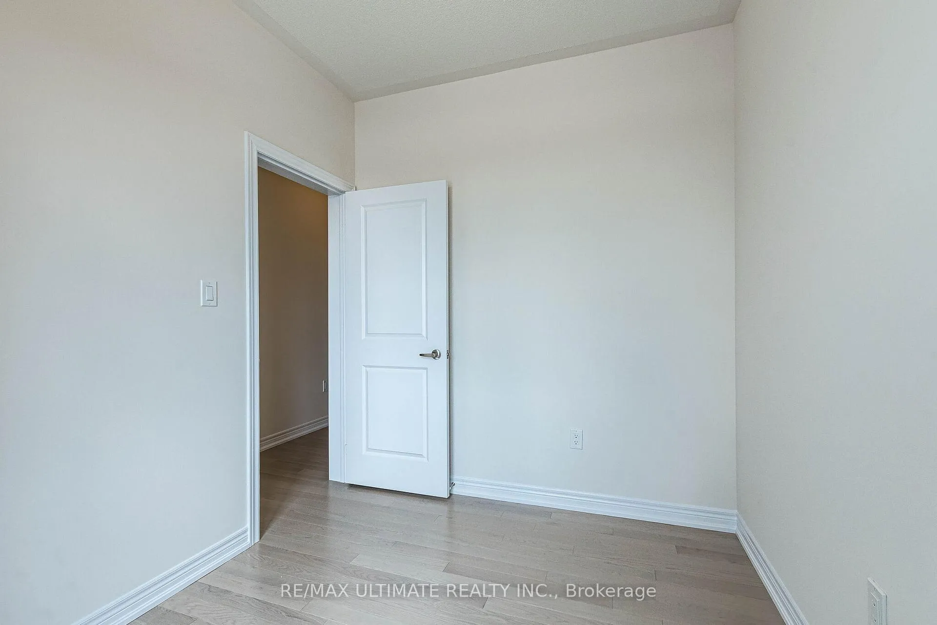 Photo 8 of 39 Sapwood Crescent, Brampton, Snelgrove — HOMEH