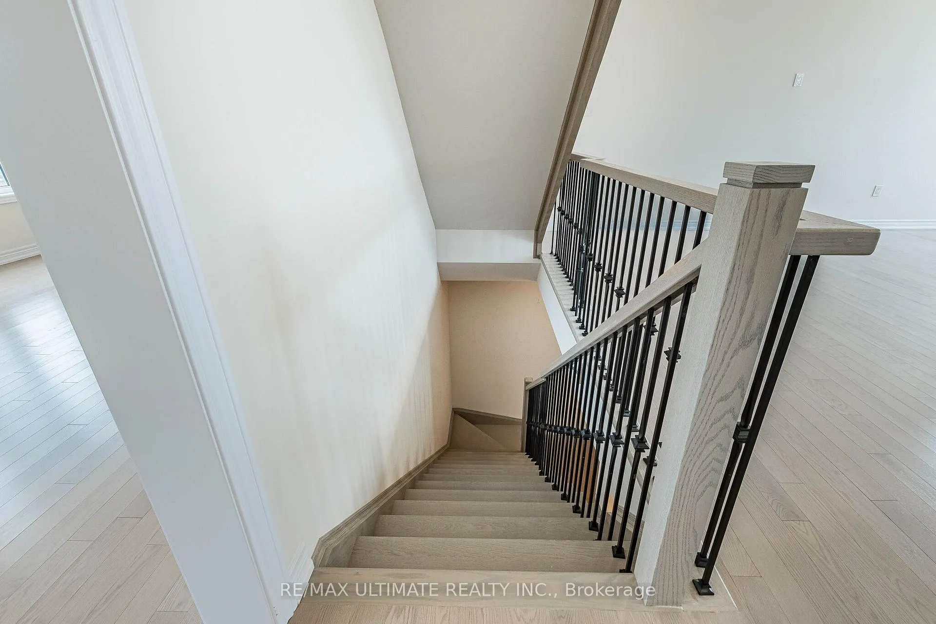 Photo 11 of 39 Sapwood Crescent, Brampton, Snelgrove — HOMEH