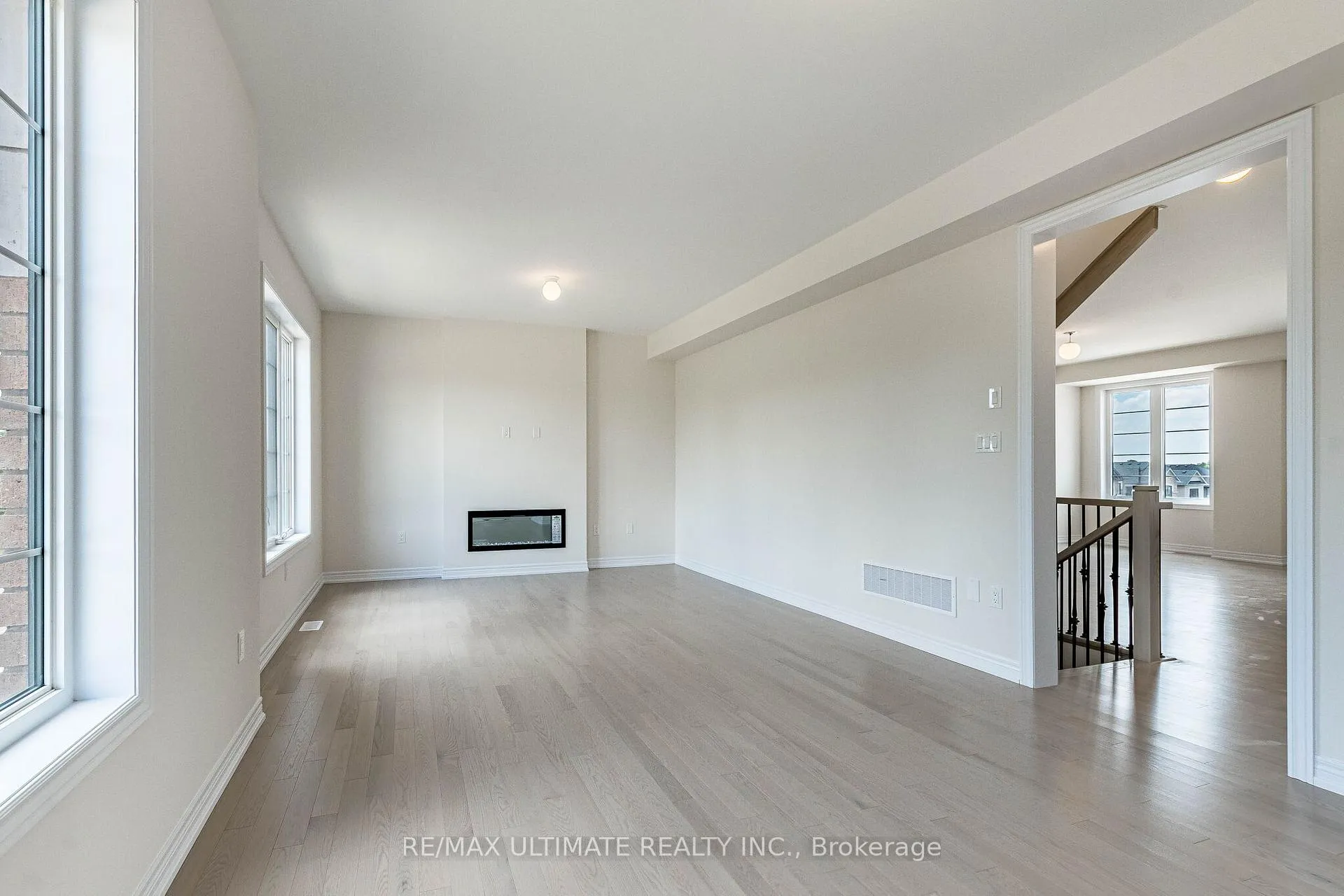 Photo 13 of 39 Sapwood Crescent, Brampton, Snelgrove — HOMEH
