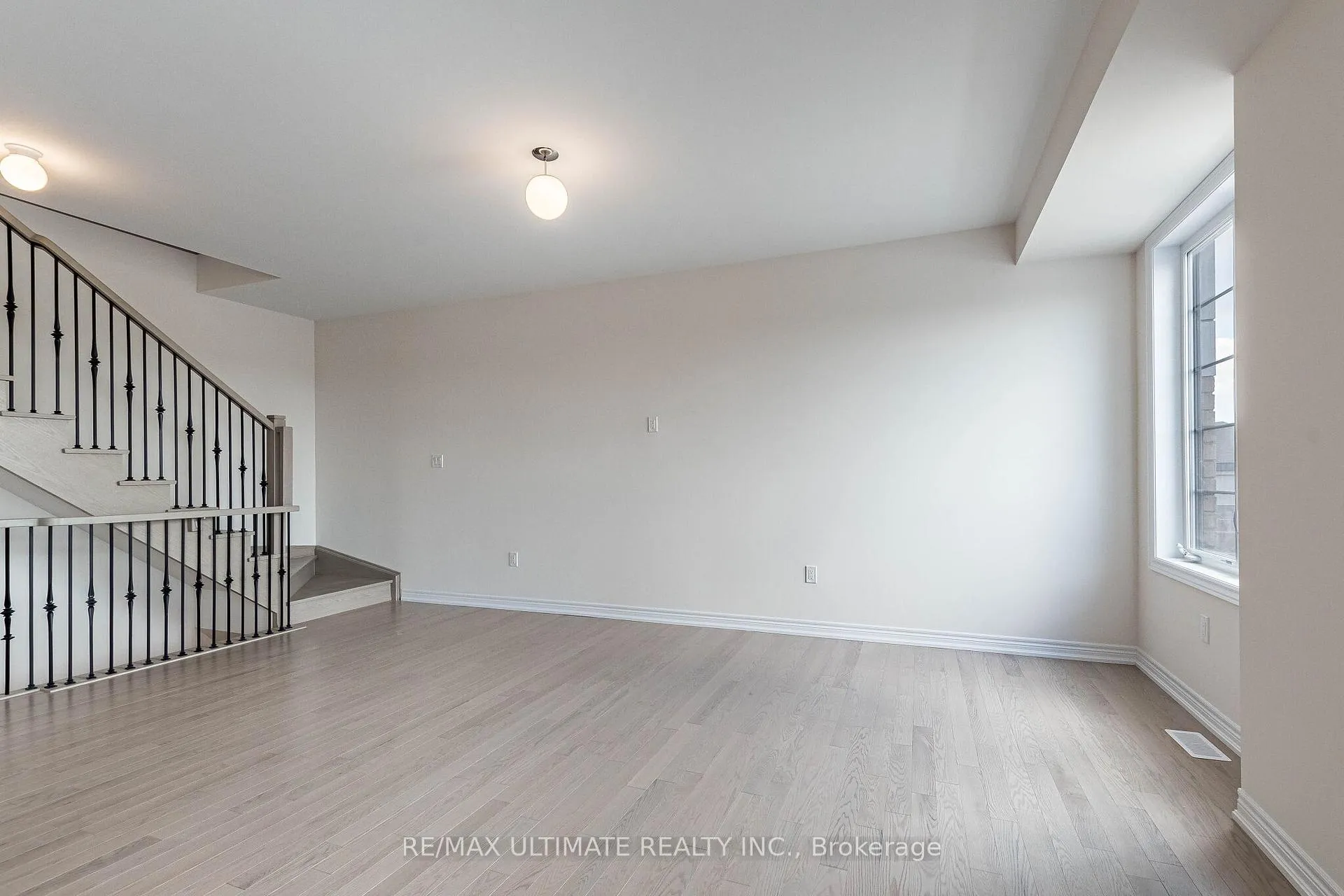 Photo 18 of 39 Sapwood Crescent, Brampton, Snelgrove — HOMEH
