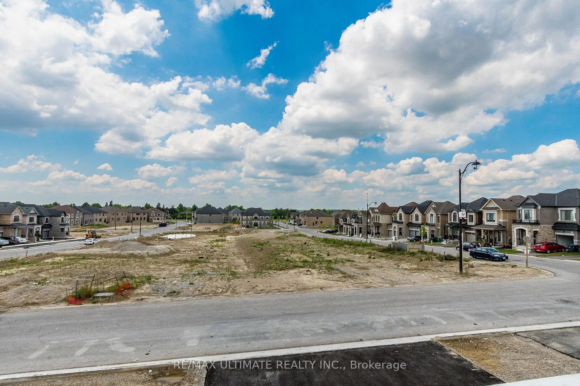 Photo 21 of 39 Sapwood Crescent, Brampton, Snelgrove — HOMEH