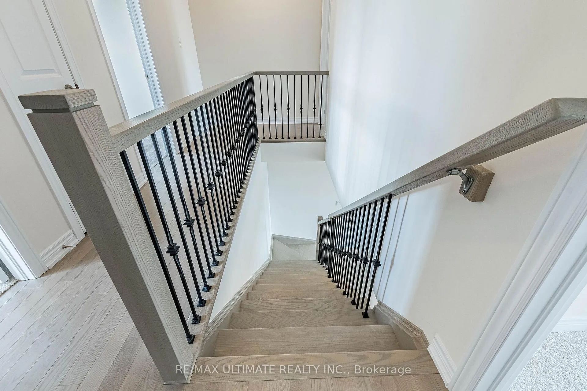 Photo 22 of 39 Sapwood Crescent, Brampton, Snelgrove — HOMEH
